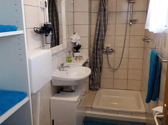 Semesterbostad Weingarten Eisenberg