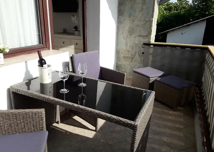 Semesterbostad Weingarten Eisenberg *